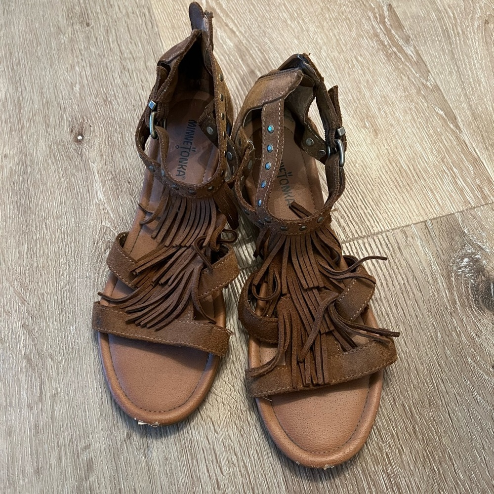 Minnetonka brown fringe sandals size 8